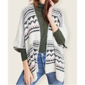 Anthropologie Akemi + Kin Tallulah Eyelash Knit Plush Aztec Print Poncho